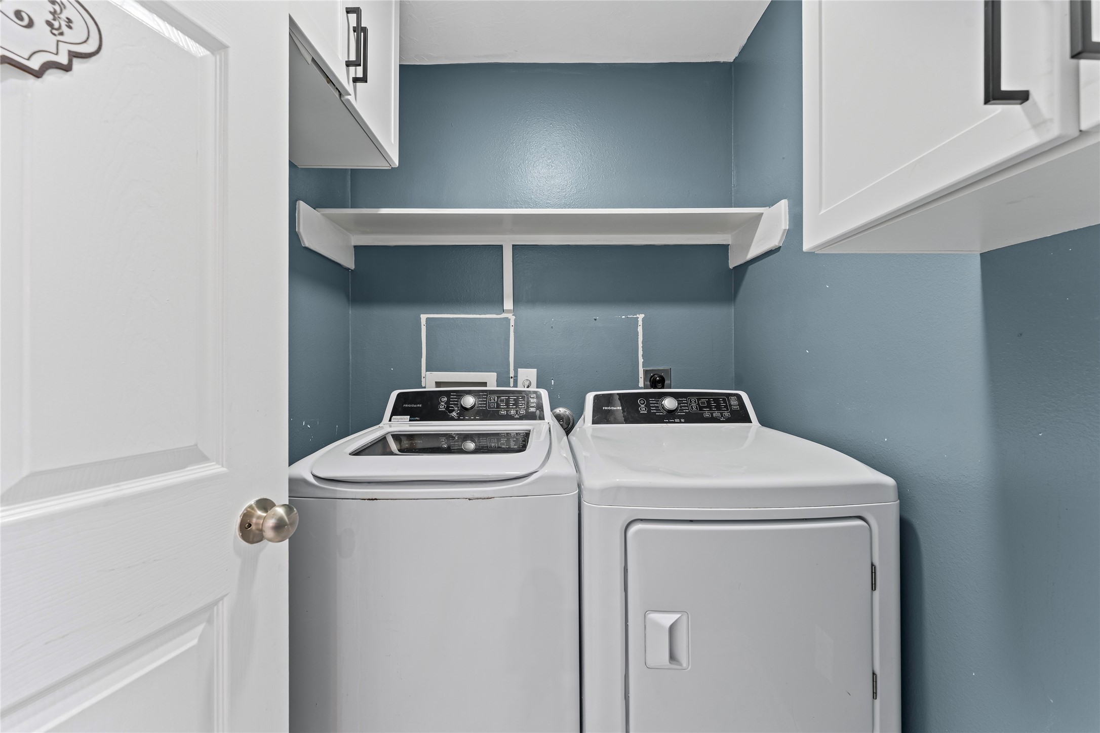 822 Green Pines Forest Houston, TX 77067 - Photo 15 of 18 a utility room with dryer and washer