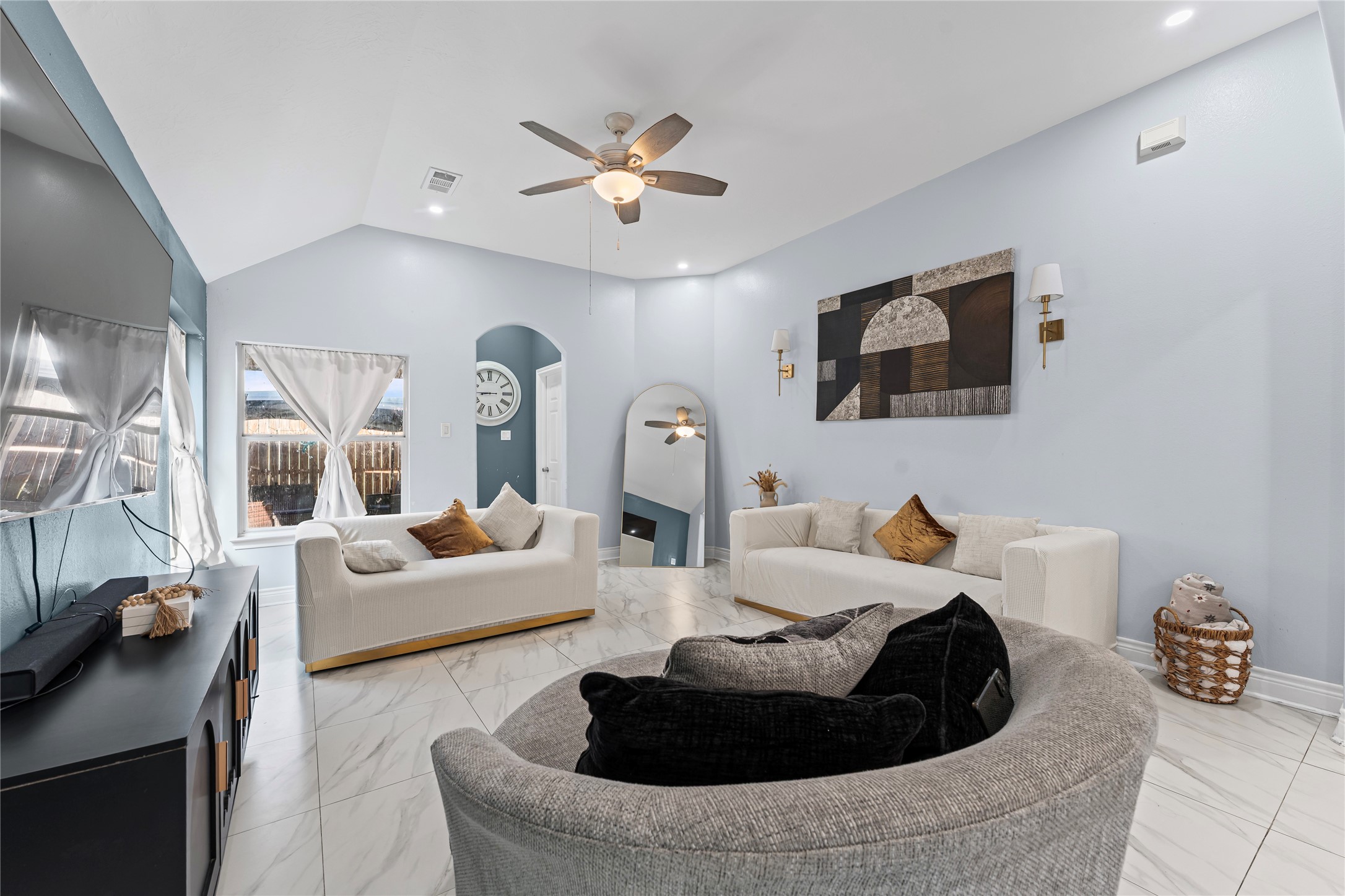 822 Green Pines Forest Houston, TX 77067 - Photo 4 of 18 a living room with furniture and a chandelier