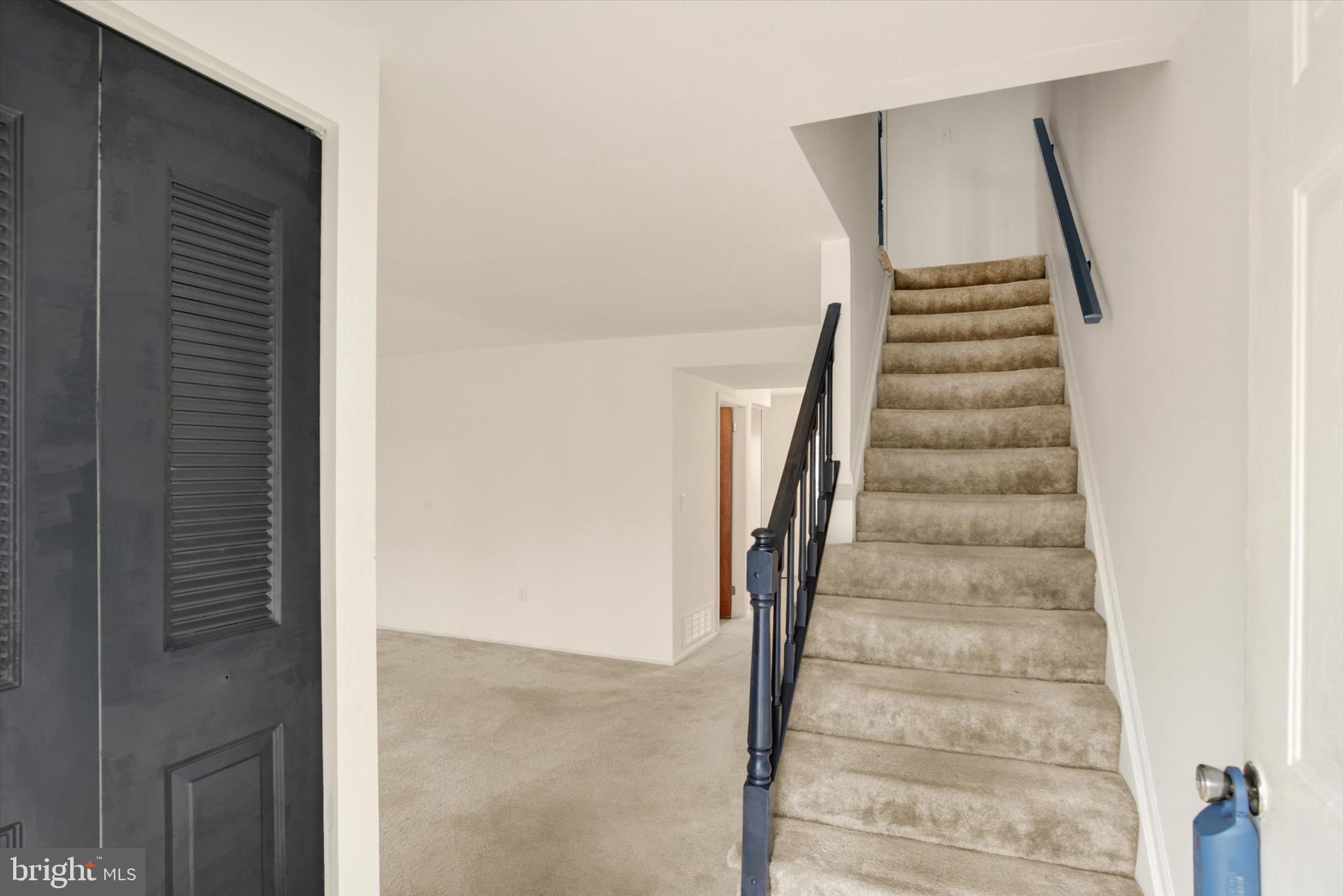 5422 Pond Road Harrisburg, PA 17111 - Photo 3 of 28