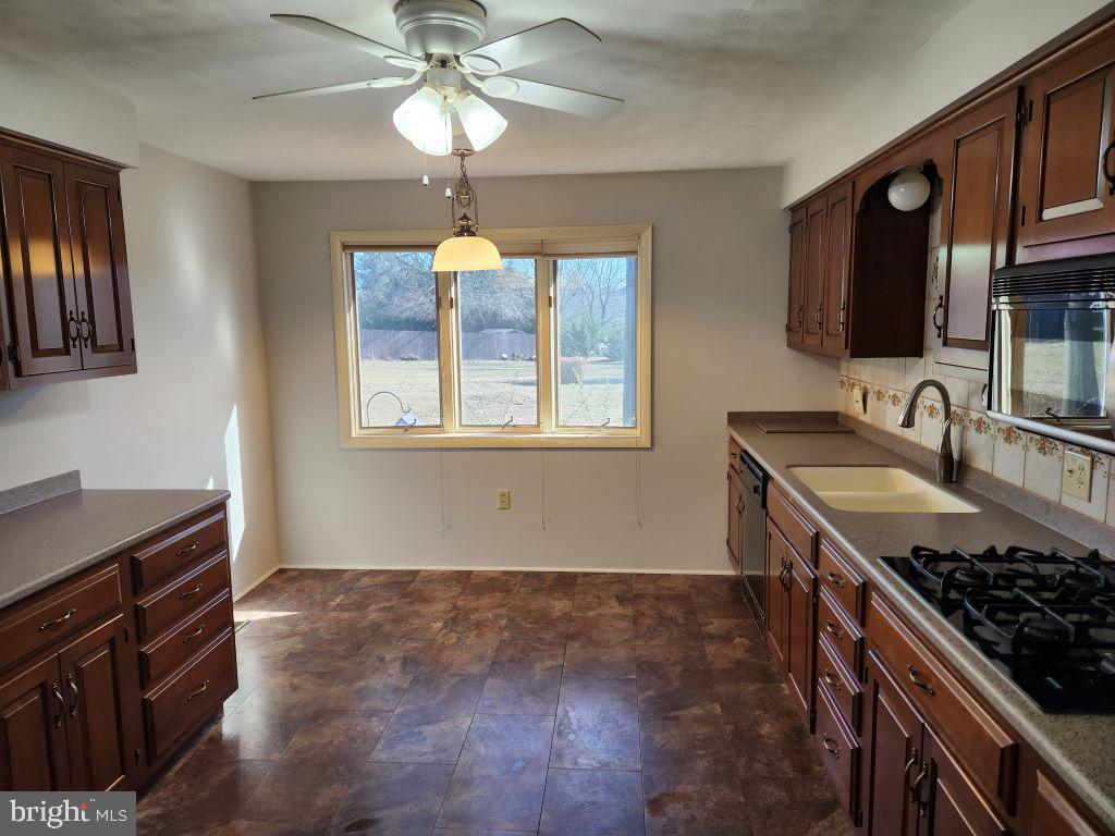 5138 Grandview Road Hanover, PA 17331 - Photo 13 of 37