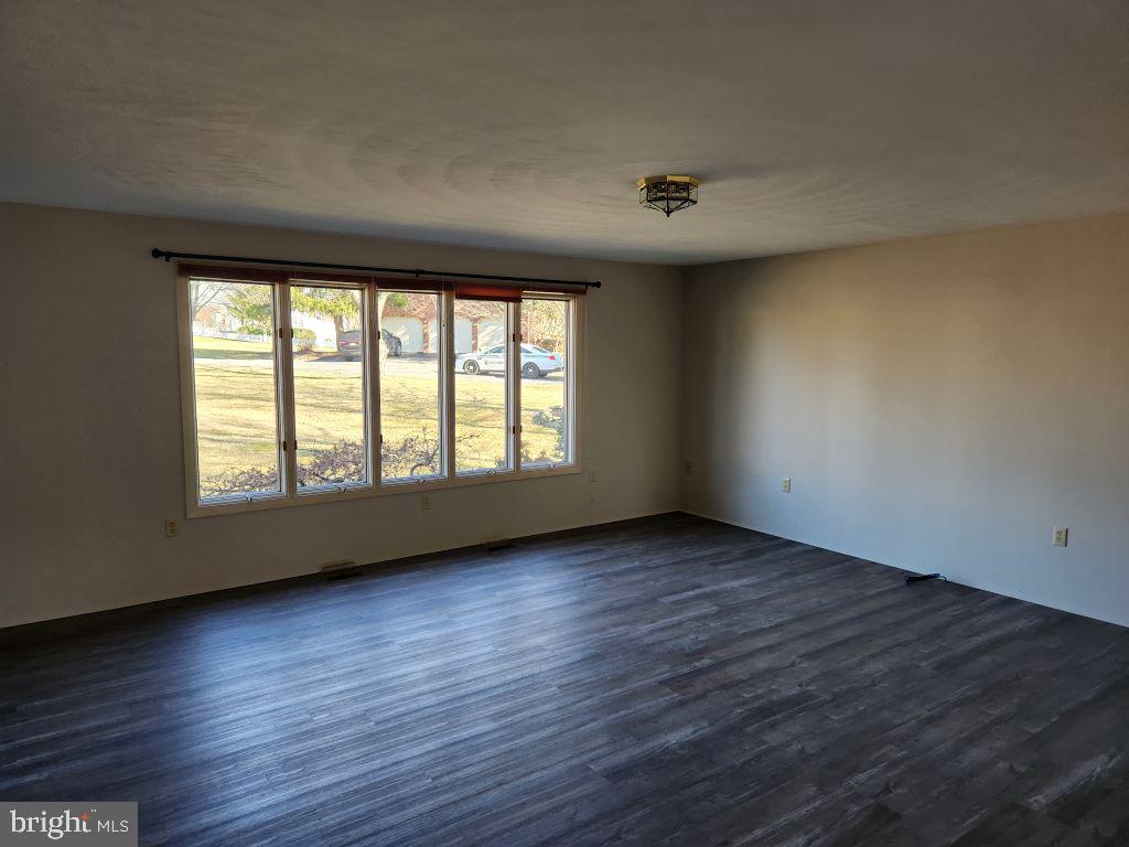 5138 Grandview Road Hanover, PA 17331 - Photo 5 of 37