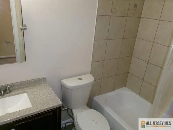 $2,800 | 153 Susan Court, Kendall Park, NJ 08824