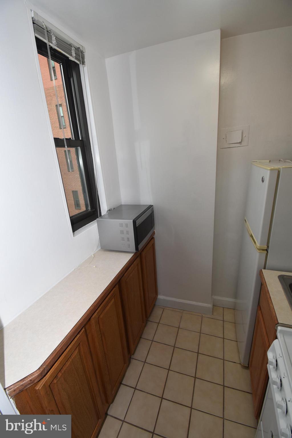 1011 Arlington Boulevard, Unit 710 Arlington, VA 22209 - Photo 7 of 10 a view of an empty room