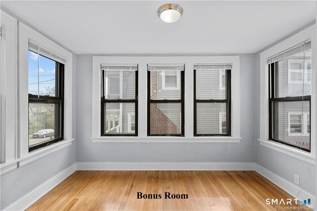 112 Colonial Road Stamford, CT 06906 - Photo 24 of 39