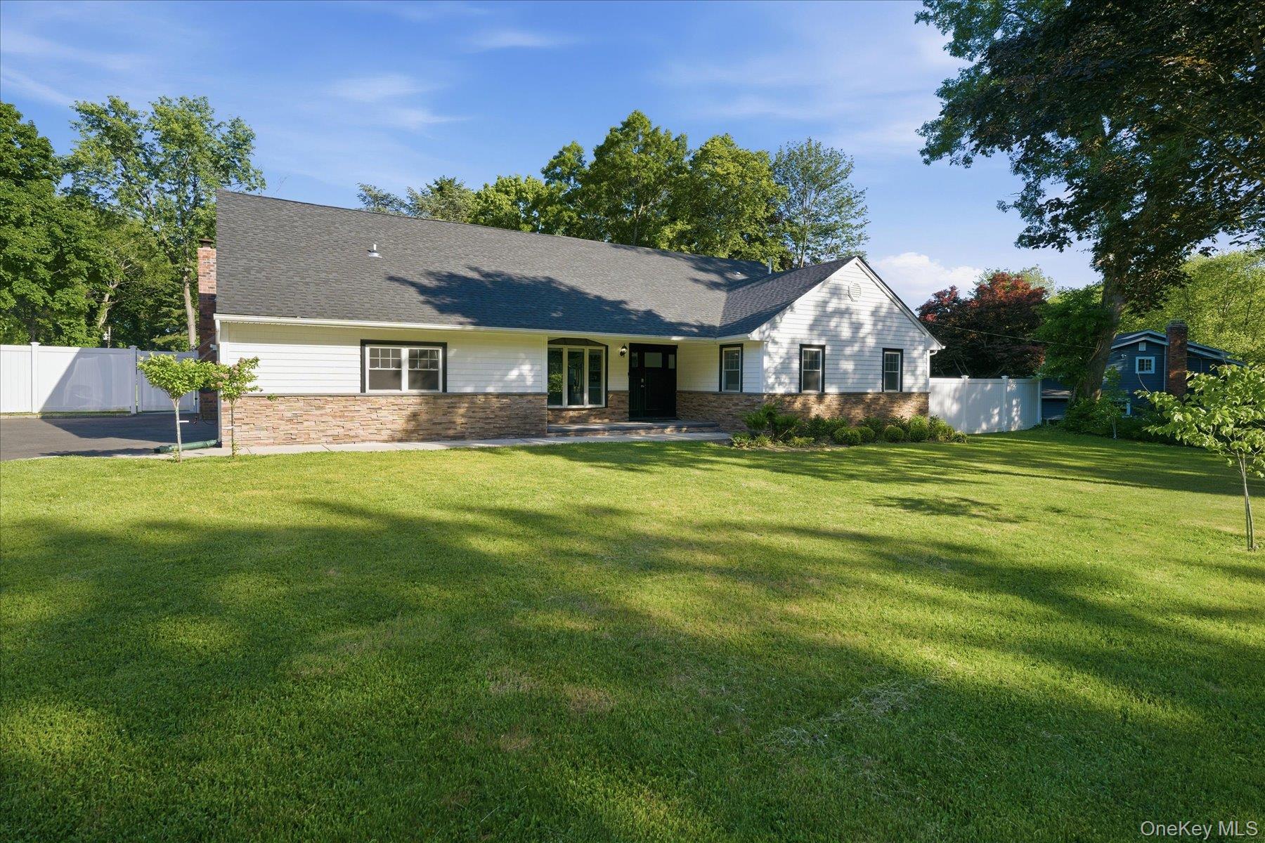 174 Warner Road Huntington, NY 11743 - Photo 2 of 46