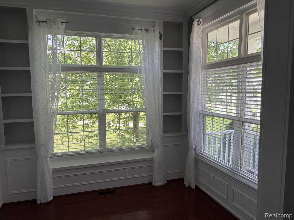 124 Champlain Boulevard Howell, MI 48843 - Photo 7 of 31 124-Champlain-Blvd-07.jpg