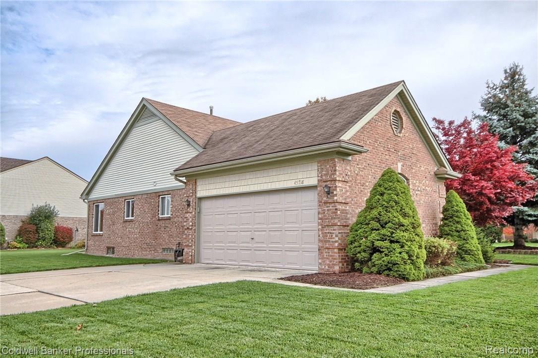 45718 Radnor Road Canton, MI 48187 - Photo 4 of 33 Side Entry Garage