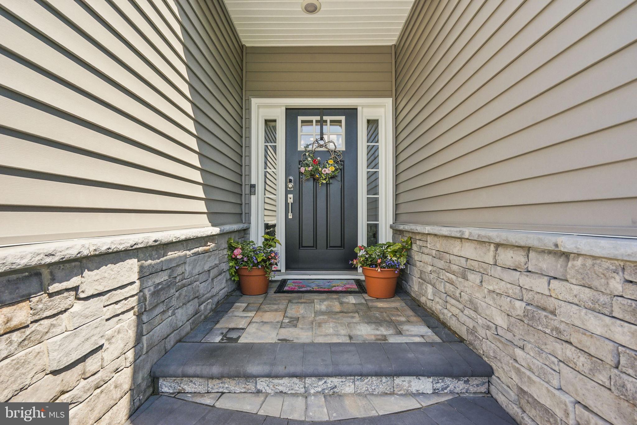 40 Emerald Road Wrightstown, NJ 08562 - Photo 3 of 39 Charming entryway with inviting decor.