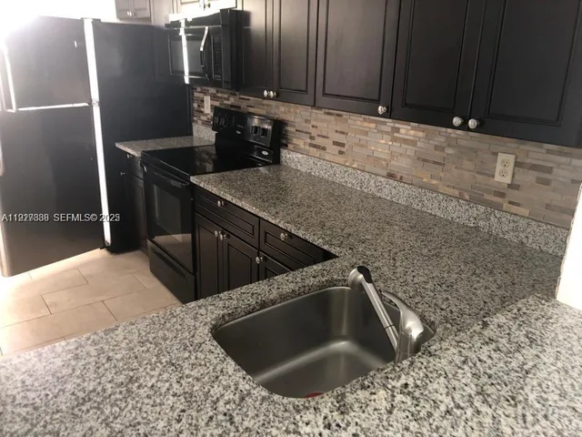 $3,600 | 7795 Grande Street, Sunrise, FL 33351