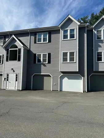 $2,500 | 84 Tennis Plaza Road, Unit 33, Dracut, MA 01826