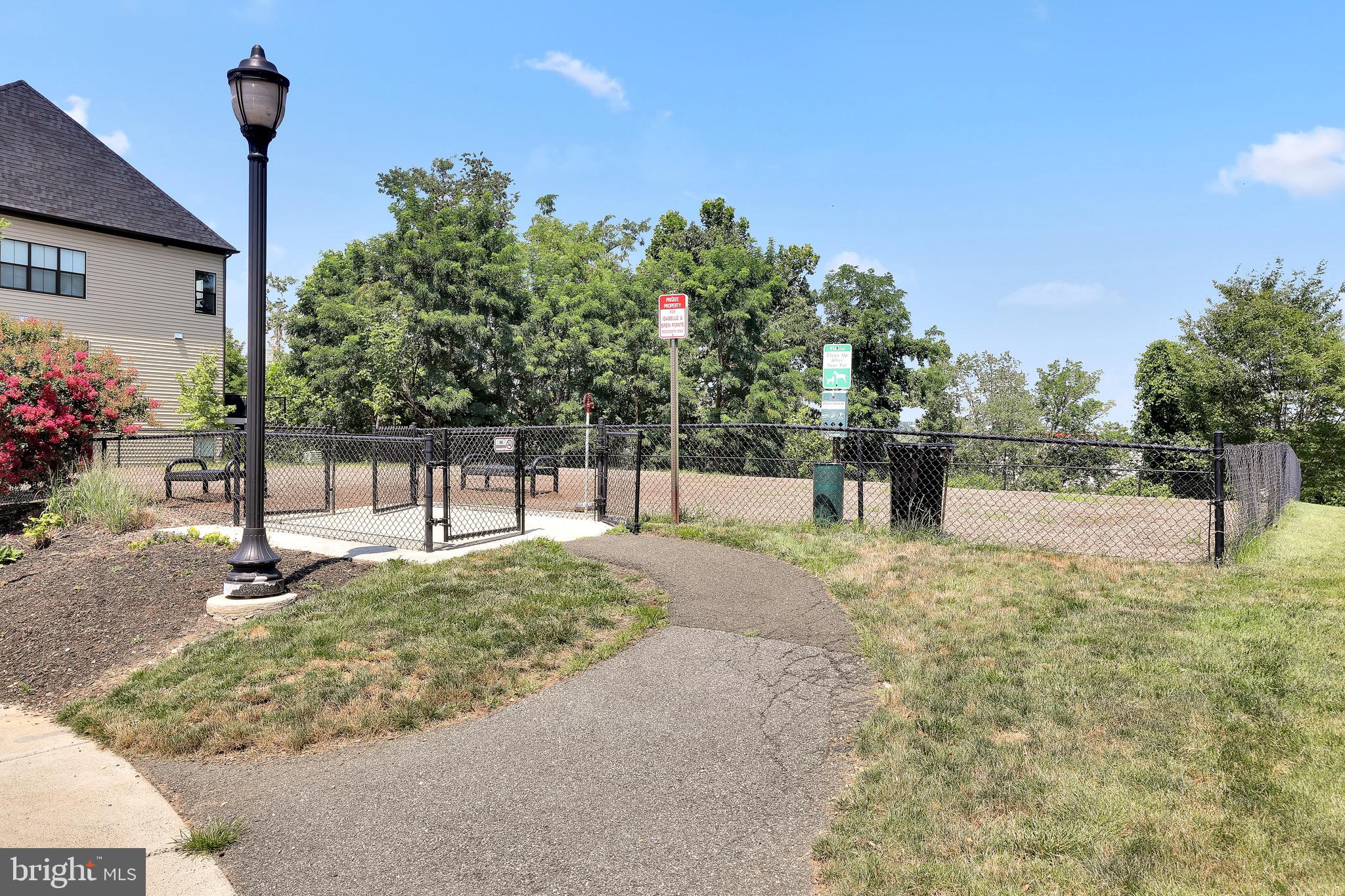 6301 Edsall Road, Unit 104 Alexandria, VA 22312 - Photo 28 of 28 a view of a yard with a tree