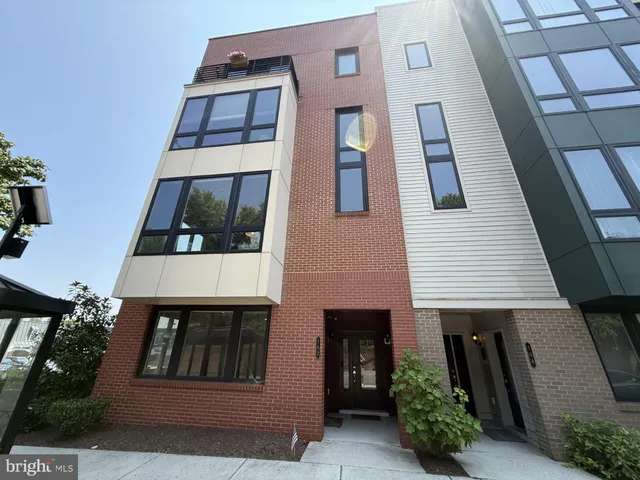 $3,850 | 102 South Pickett Street, Unit 101, Alexandria, VA 22304