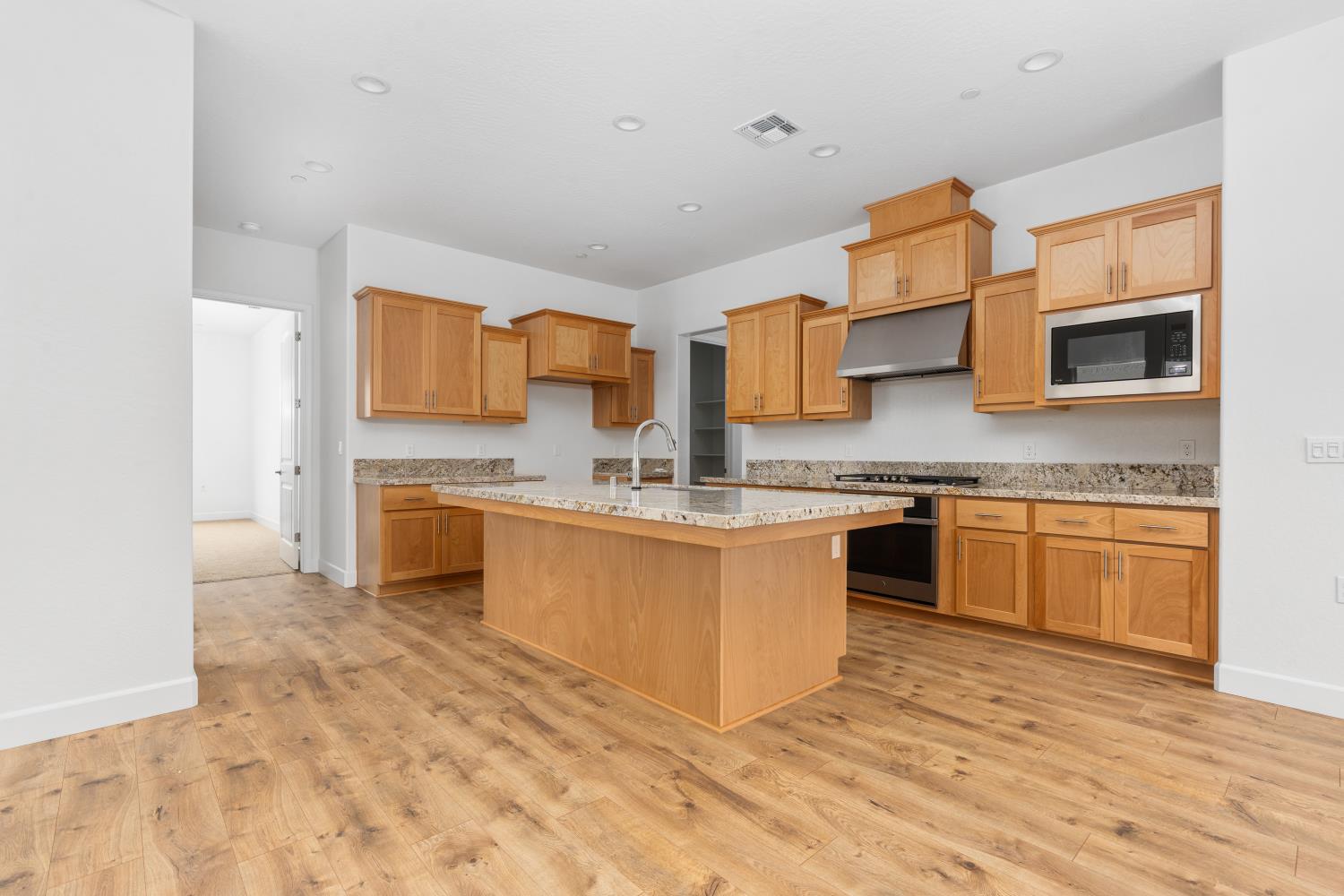 347 Peters Lane South Madera, CA 93636 - Photo 4 of 12