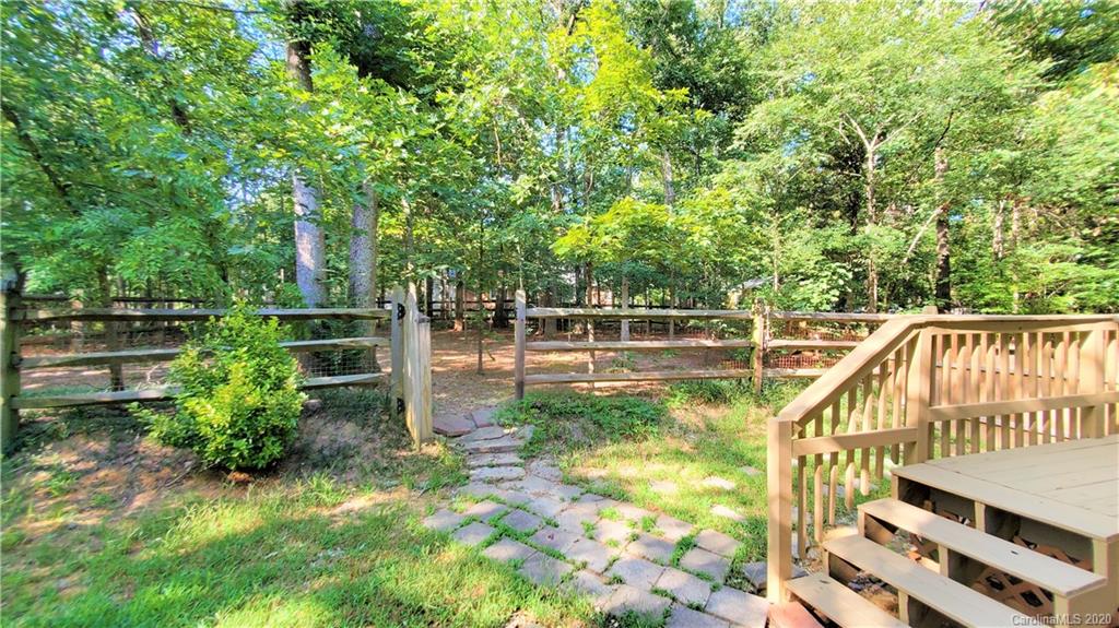 8270 Hunley Ridge Road Matthews, NC 28104 - Photo 9 of 36 Gallery Image 9