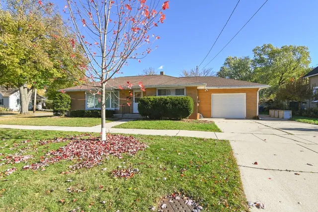 $230,000 | 905 South Irwin Avenue, Green Bay, WI 54301