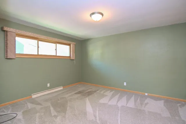 $230,000 | 905 South Irwin Avenue, Green Bay, WI 54301