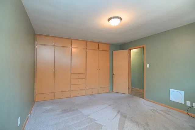 $230,000 | 905 South Irwin Avenue, Green Bay, WI 54301