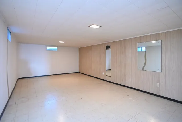 $230,000 | 905 South Irwin Avenue, Green Bay, WI 54301