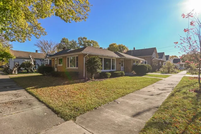 $230,000 | 905 South Irwin Avenue, Green Bay, WI 54301