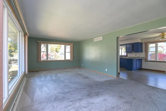 $230,000 | 905 South Irwin Avenue, Green Bay, WI 54301