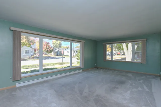 $230,000 | 905 South Irwin Avenue, Green Bay, WI 54301