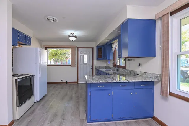 $230,000 | 905 South Irwin Avenue, Green Bay, WI 54301