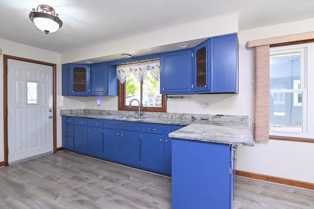 $230,000 | 905 South Irwin Avenue, Green Bay, WI 54301