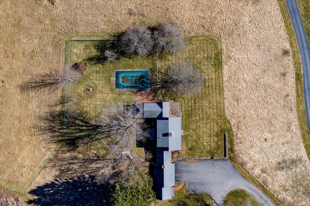 26 Burbank Road Sutton, MA 01590 - Photo 4 of 39