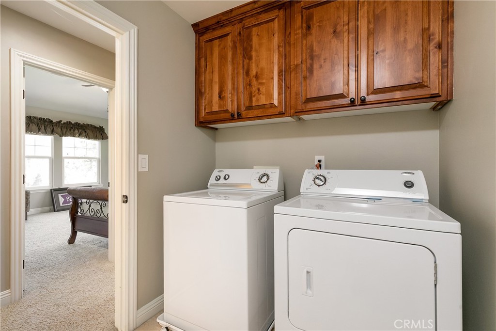 28449 Fresh Spring Lane Lake Arrowhead, CA 92352 - Photo 40 of 55 a utility room with dryer and washer