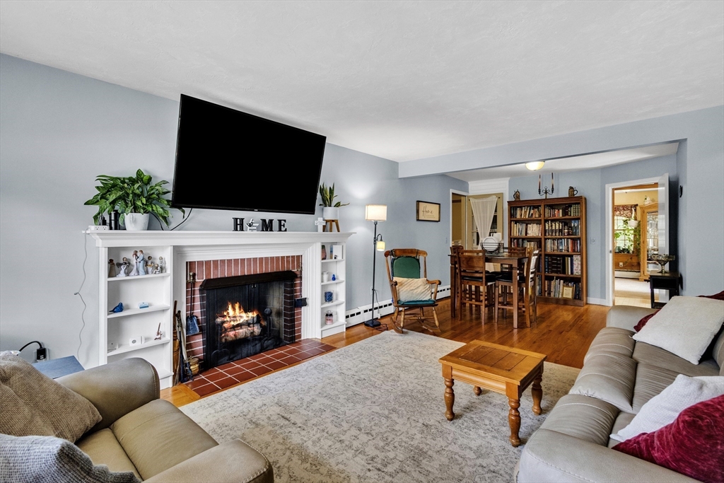 72 Powers Road Holden, MA 01520 - Photo 4 of 30 Gallery Image 4