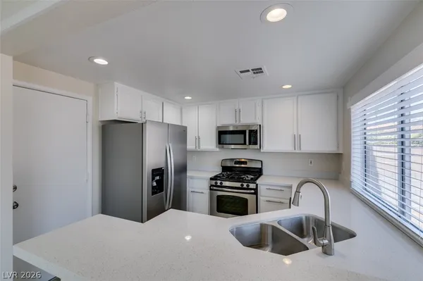 $2,125 | 986 Painted Pony Drive, Henderson, NV 89014