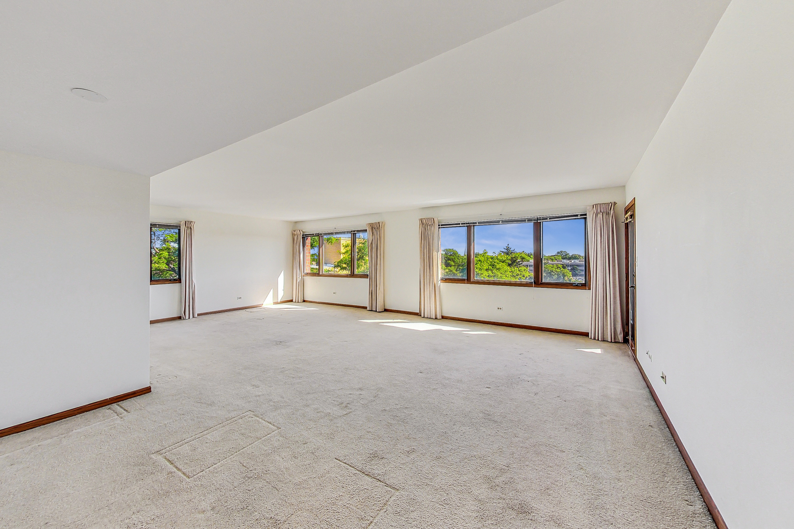 101 Summit Avenue, Unit 509 Park Ridge, IL 60068 - Photo 3 of 19 Gallery Image 3