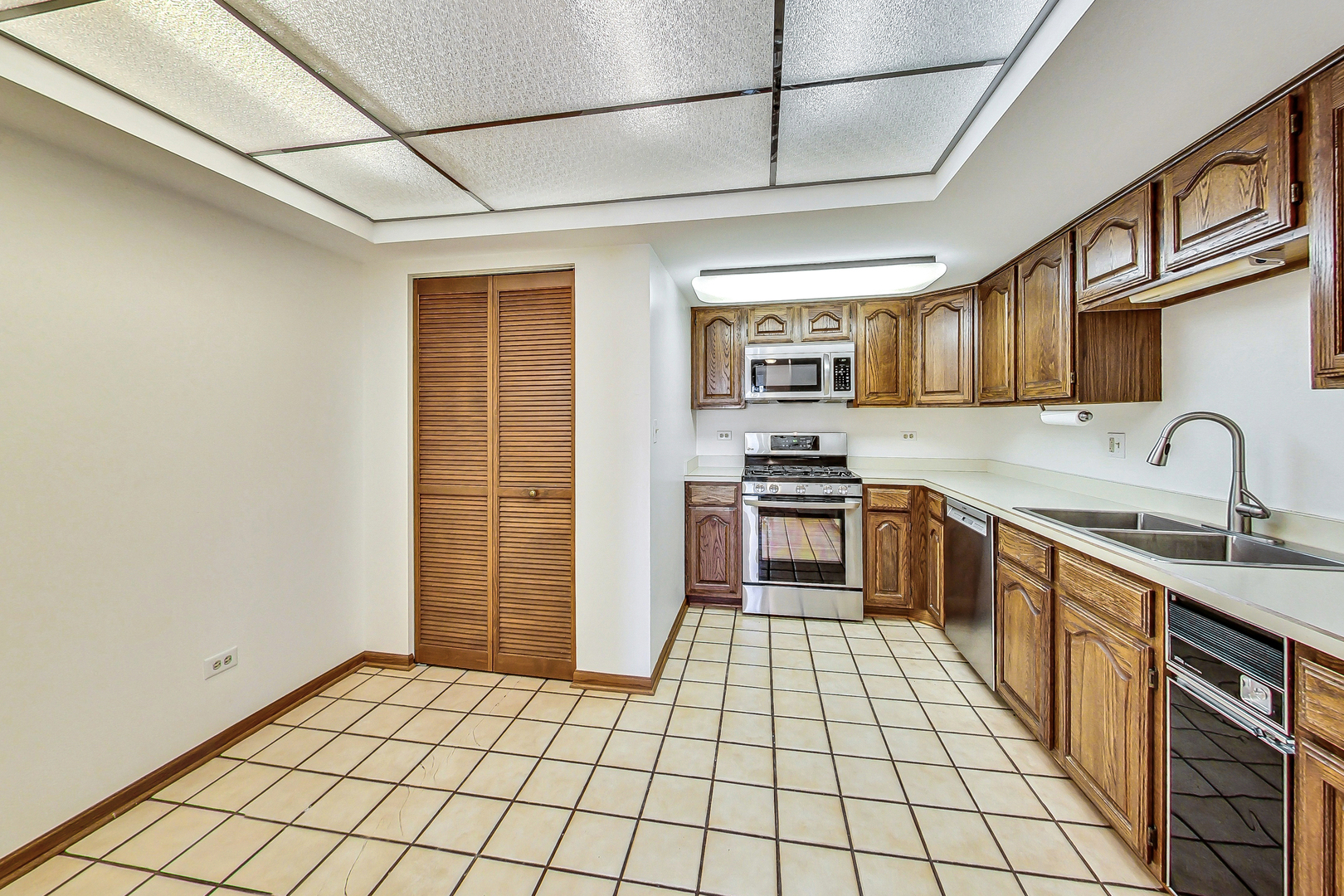 101 Summit Avenue, Unit 509 Park Ridge, IL 60068 - Photo 7 of 19 Gallery Image 7