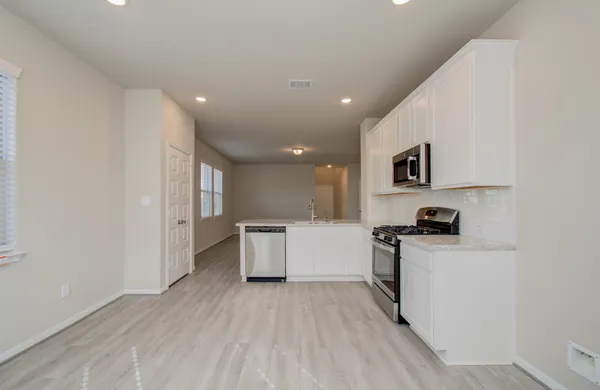 $2,550 | 8411 Beacon Bay Circle, Baytown, TX 77523