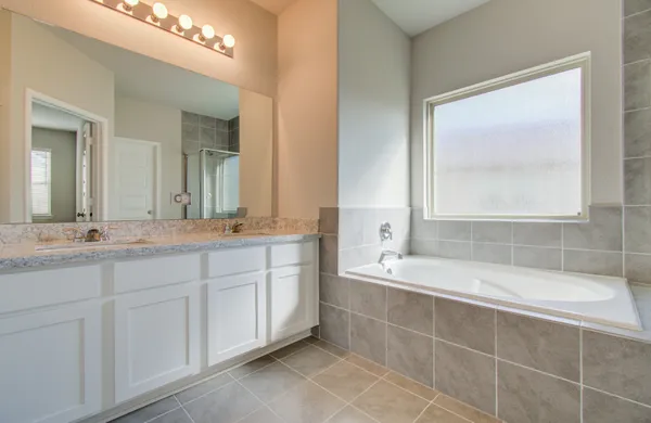 $2,550 | 8411 Beacon Bay Circle, Baytown, TX 77523