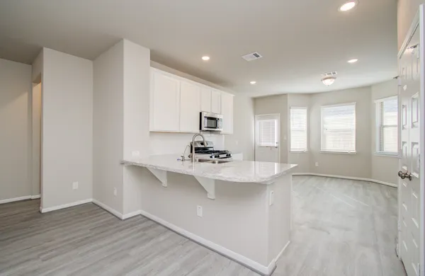 $2,550 | 8411 Beacon Bay Circle, Baytown, TX 77523