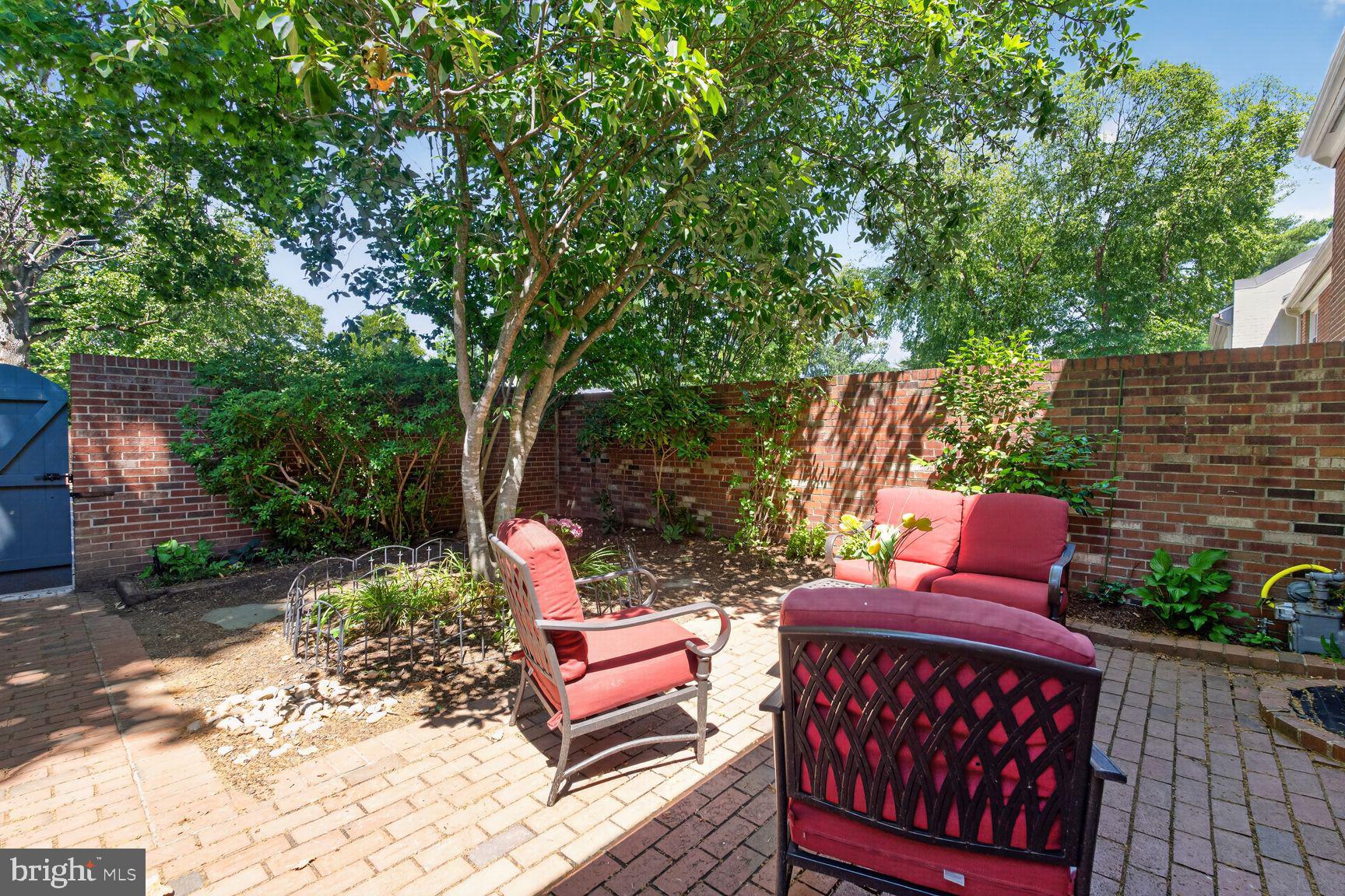 8312 Wickham Road Springfield, VA 22152 - Photo 17 of 49 Patio with brick fence