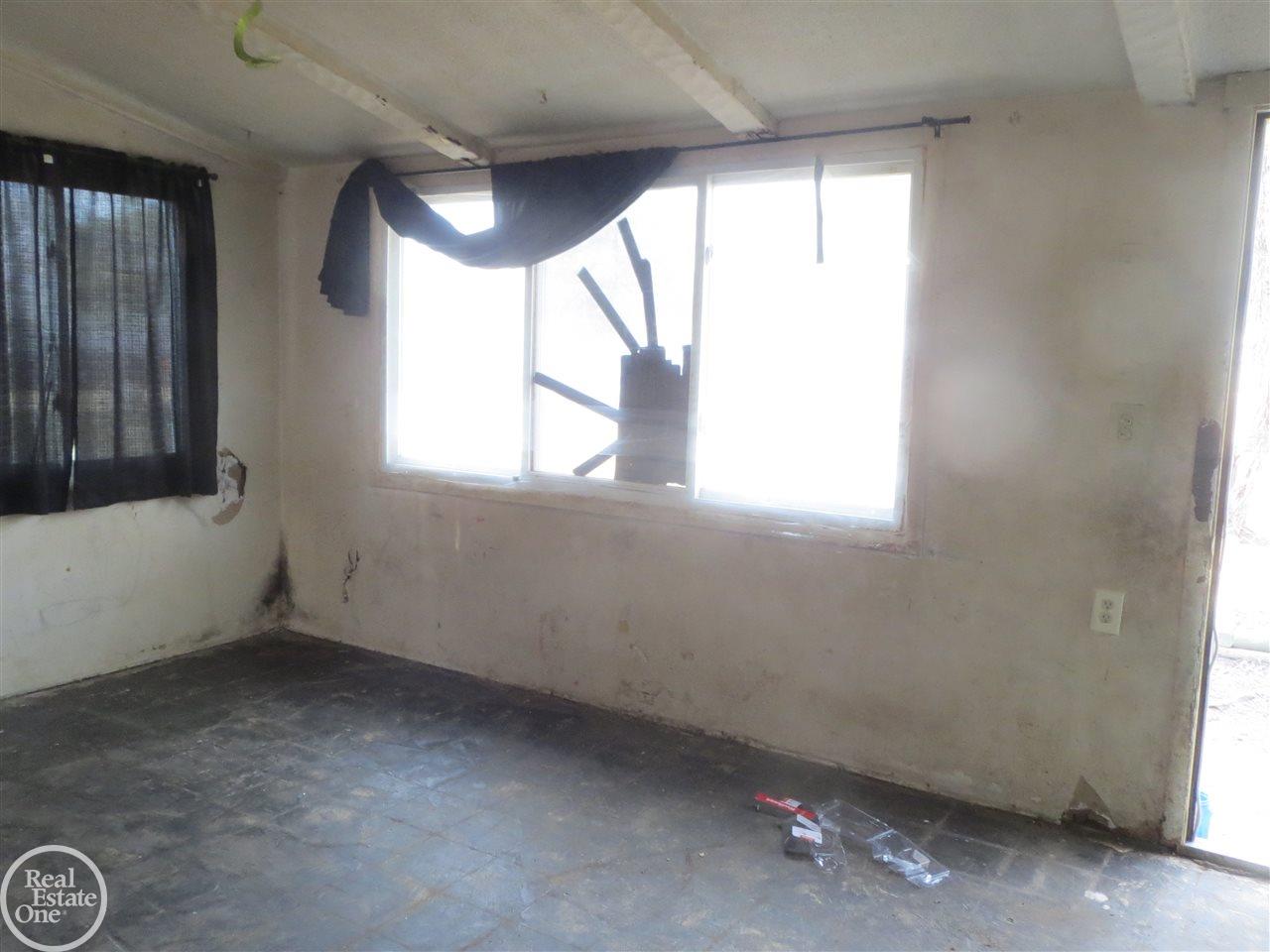 1878 Weir Road Walled Lake, MI 48390 - Photo 13 of 30 31373718-12.JPG