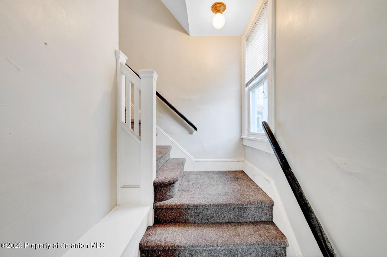 538 Wheeler Avenue Scranton, PA 18510 - Photo 29 of 65 a view of entryway