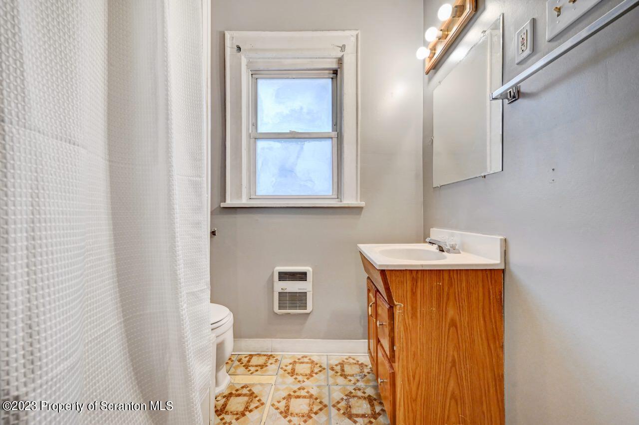 538 Wheeler Avenue Scranton, PA 18510 - Photo 52 of 65 a bathroom with a sink and a mirror