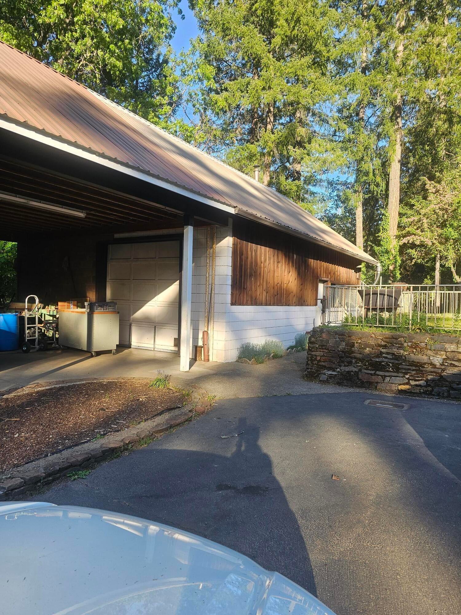 100 Marble Mountain Road Grants Pass, OR 97527 - Photo 4 of 5 shop