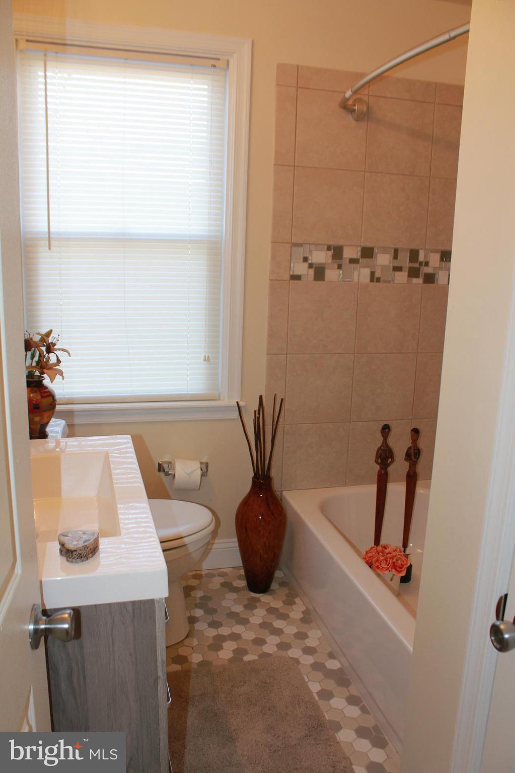 5509 Leith Road Baltimore, MD 21239 - Photo 27 of 29 Bath upstairs