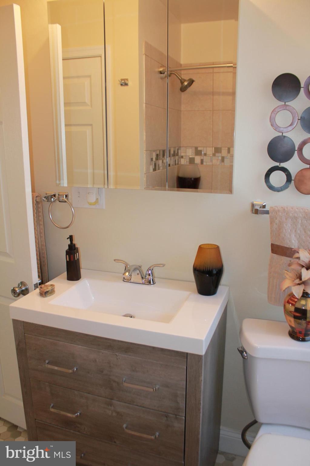 5509 Leith Road Baltimore, MD 21239 - Photo 28 of 29 Bath upstairs