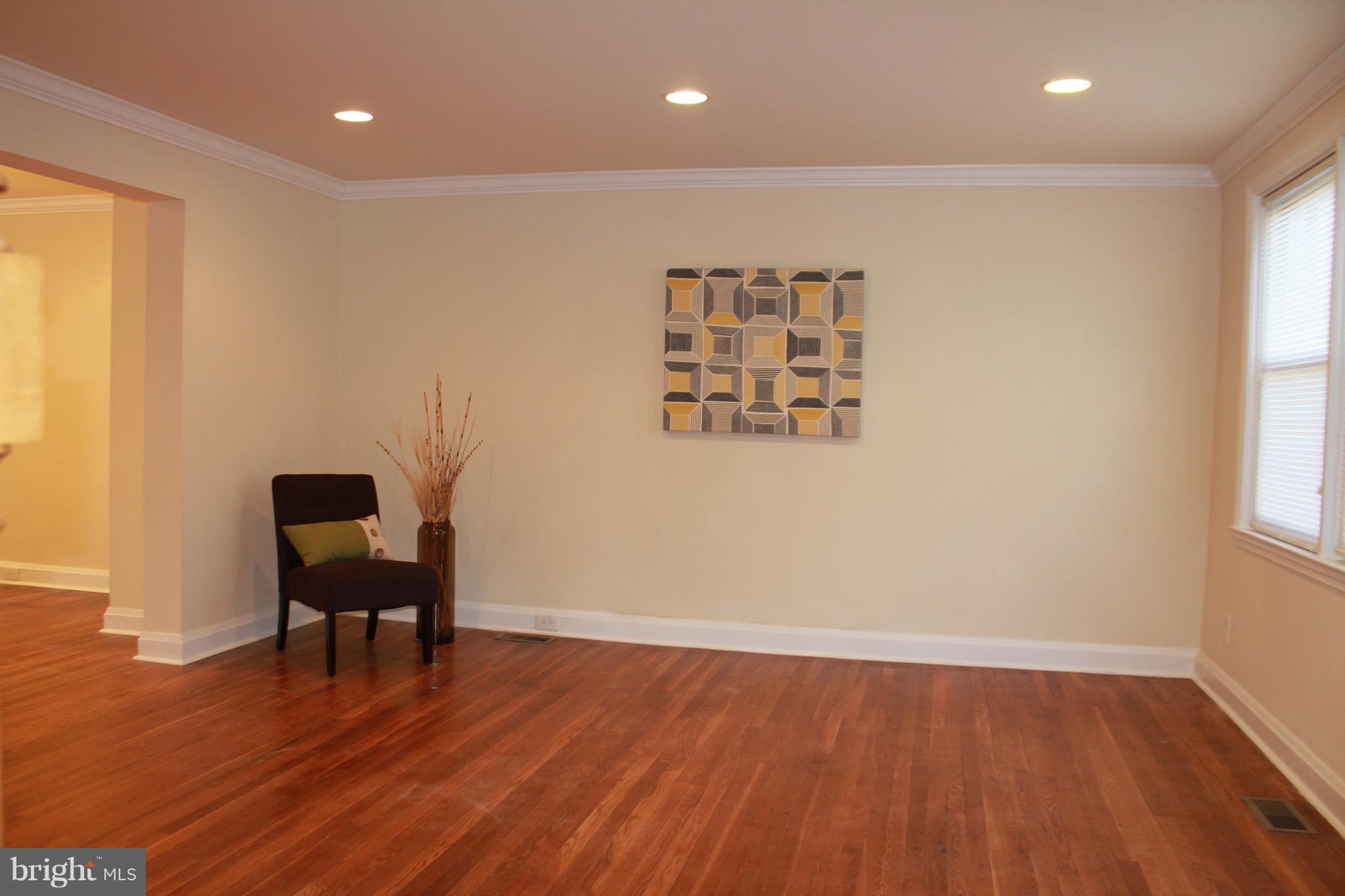5509 Leith Road Baltimore, MD 21239 - Photo 4 of 29 Living Room