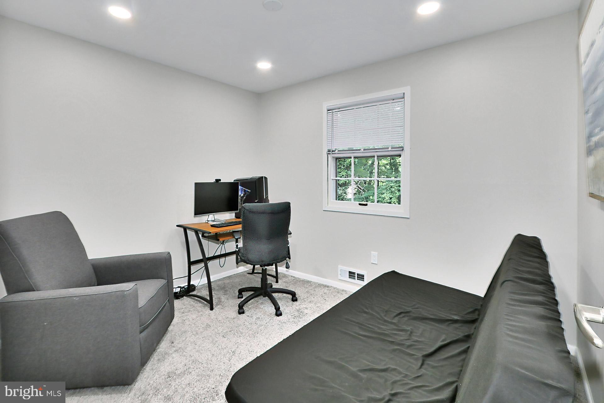 6401 Limerick Court Springfield, VA 22152 - Photo 23 of 50 Bedroom 3 w/neutral carpeting & recessed lighting