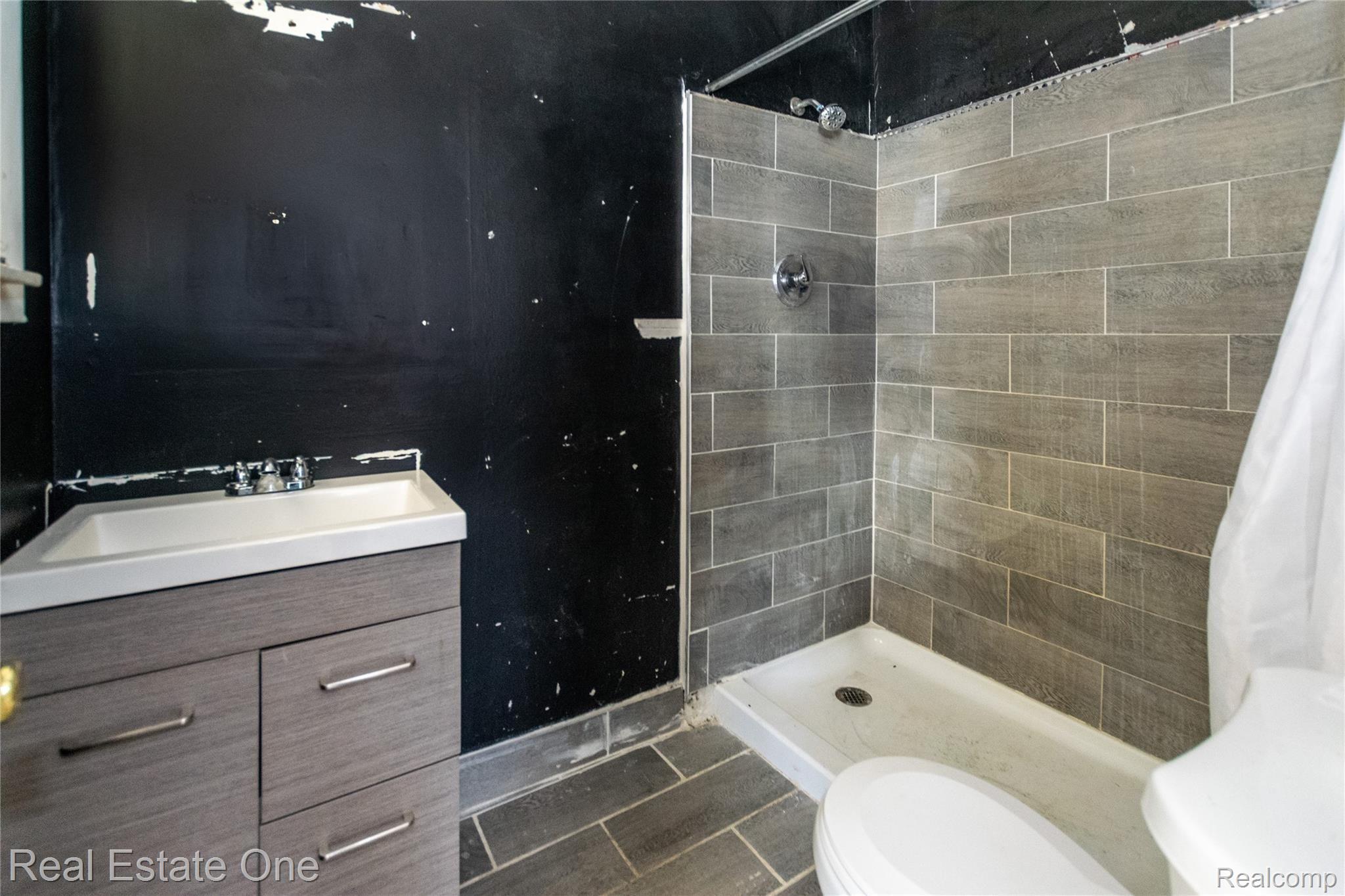685 Peppermill Road Lapeer, MI 48446 - Photo 13 of 13 Full Bath