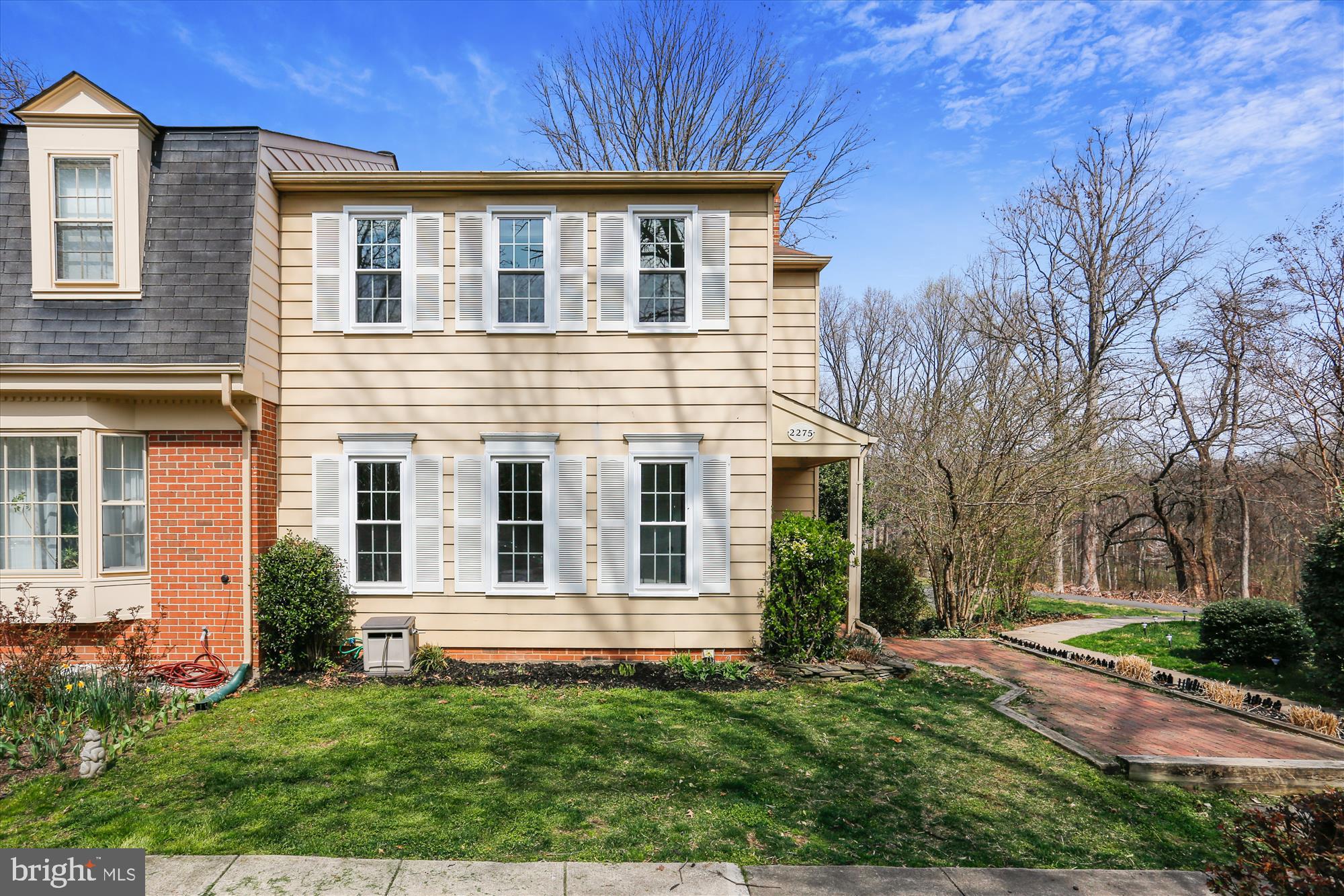 Rarely available end unit!