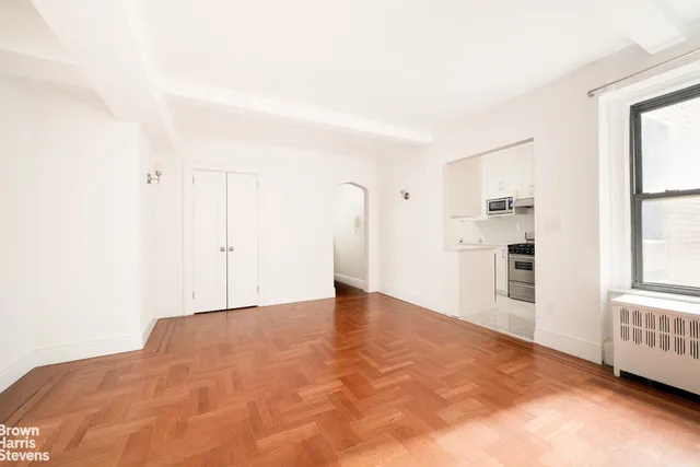 $715,000 | 49 West 72nd Street, Unit 5C | Upper West Side