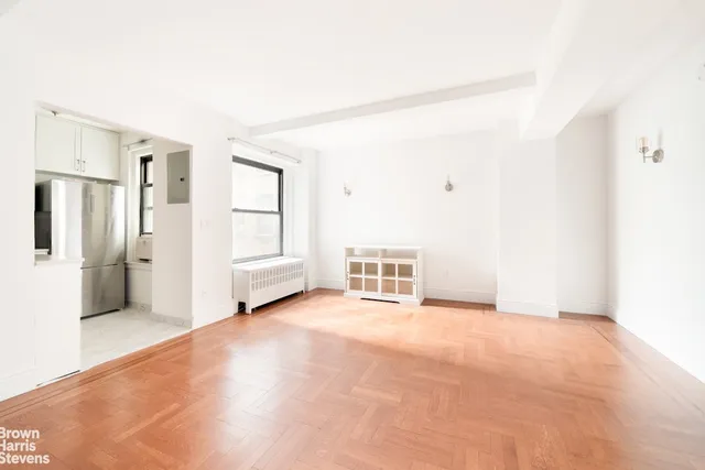 $715,000 | 49 West 72nd Street, Unit 5C | Upper West Side