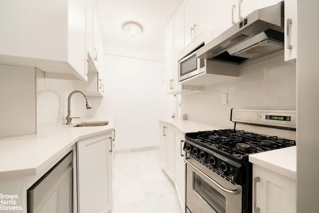 $715,000 | 49 West 72nd Street, Unit 5C | Upper West Side